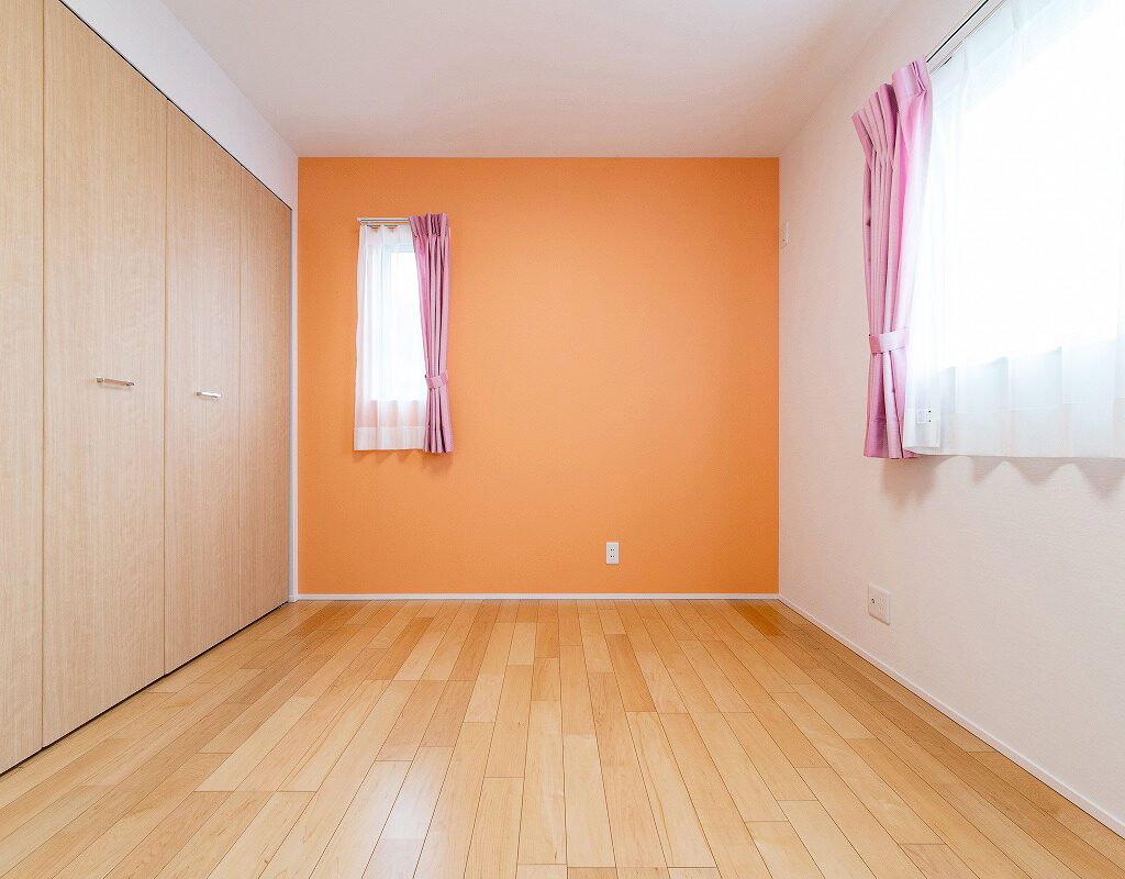 女の子の部屋はオレンジ。